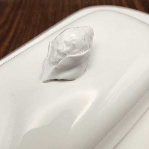 Williams-Sonoma White Porcelain Butter Dish w/ Rose Bud Lid Made in Italy (1) - Picture 2 of 7
